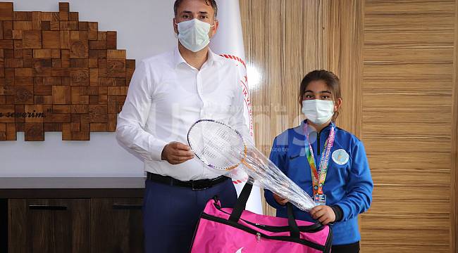 Şampiyon Makbule Çataldaş'a İl Müdürü Bebek'ten Ödül
