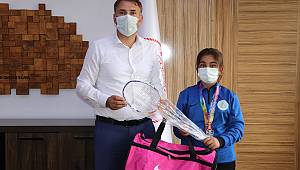 Şampiyon Makbule Çataldaş'a İl Müdürü Bebek'ten Ödül