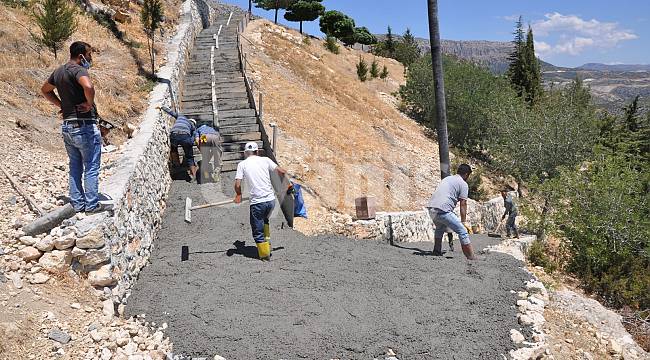 Ermenek'te Ulaşımı Zor Yerlere Merdivenler Yapılmaya Devam Ediyor
