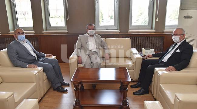 Rektör Namık Ak'a Eski Çalışma Arkadaşlarından Ziyaret