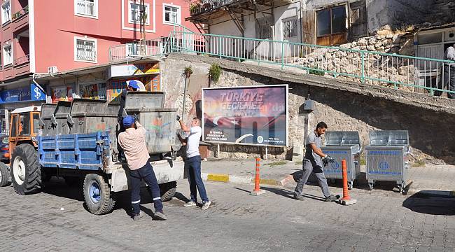 Ermenek Belediyesi Eskiyen Çöp Konteynırlarını Yeniliyor