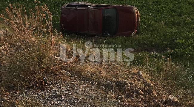 Karaman'da hafif ticari araç şarampole devrildi