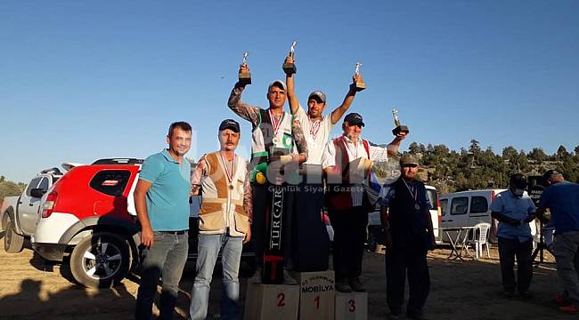 Karamanlı Avcılar Mersin'den kupalarla döndü