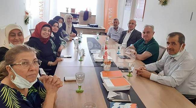 Milletvekili Şeker Karaman’da dernek ve vakıfları ziyaret etti