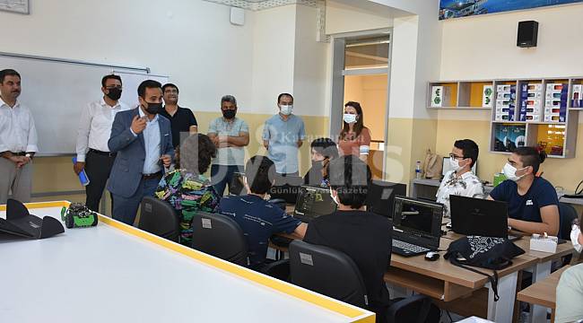 Öğrenciler 'Karaman'da Umuda Smaç' Projesiyle Yapay Zekâ ve Yazılım Eğitimi Alıyorlar
