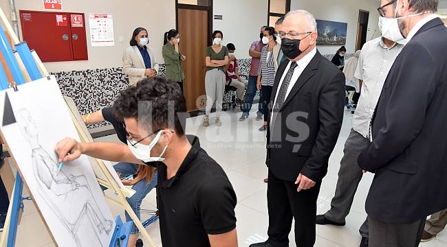 Rektör Namık Ak, Öğrencilerin Heyecanını Paylaştı
