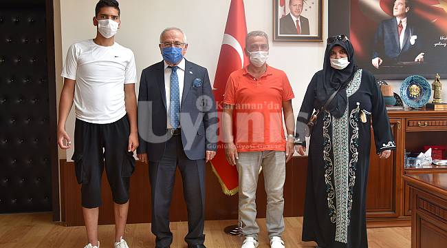 Şehit Ailesinden Rektör Namık Ak’a ziyaret