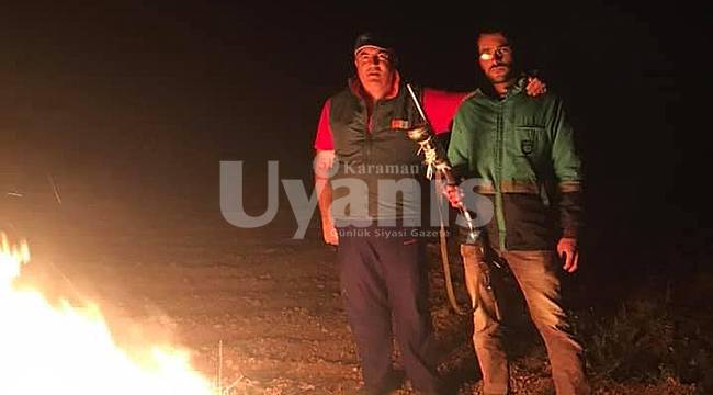 Ürünlerini domuzlardan korumak için nöbet tutuyorlar