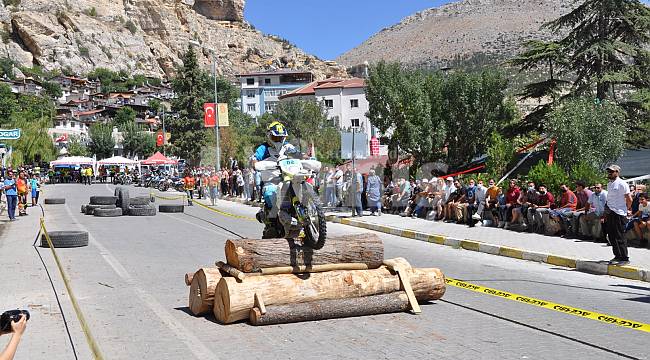 Ermenek'te Motofest, Sokak Enduro Ve Su Sporları Gösterileri Nefes Kesti