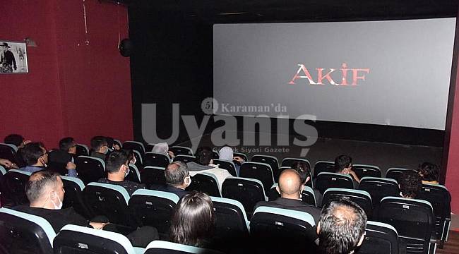 Vali Işık Öğrencilerle Akif'i İzledi