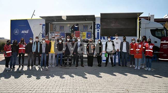 AFAD Deprem Simülasyon Eğitim Tırı üniversite öğrencileriyle buluştu