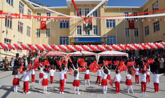 Ermenek'te, Cumhuriyetimizin 98.Yılı Coşkuyla Kutlandı