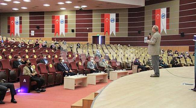 Karaman'da "Cami, Din Görevlileri ve Vefa" konulu konferans düzenlendi