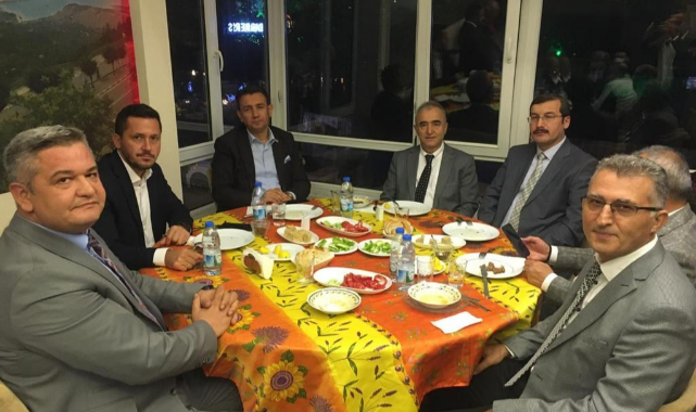 Zorlu, Ankara'daki Ermeneklilerle Buluştu