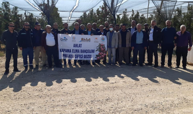Ahlatlı çiftçiler Karaman'daki elma bahçelerini gezdi