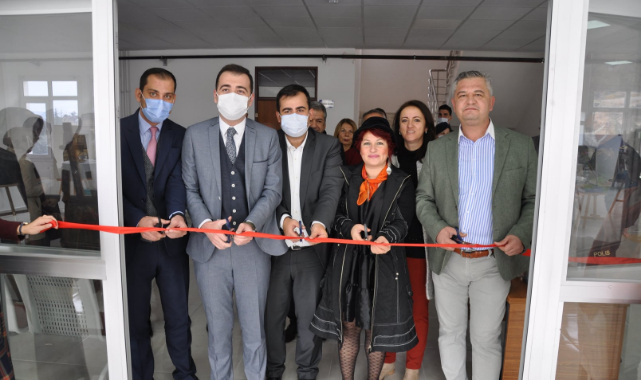 Ermenek'te ''Kadına Yönelik Şiddete Hayır'' Konulu Resim Sergisi Açıldı