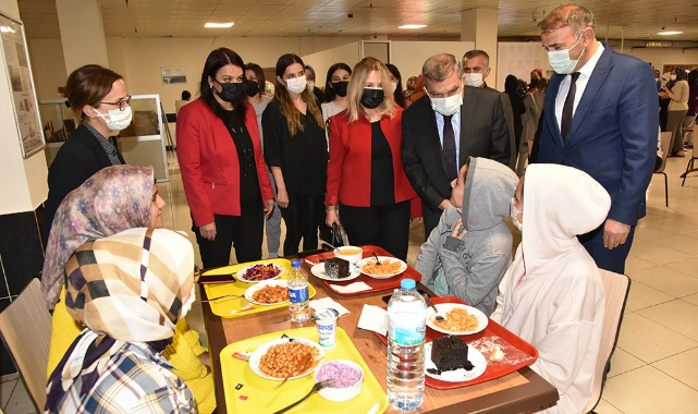Işık Ailesi Hatuniye Kız Öğrenci Yurduna Misafir Oldu