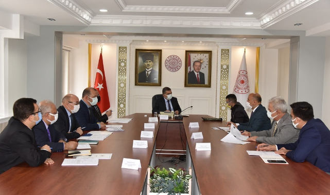 Vali Işık Halk Günü Toplantısında Vatandaşlarımızın Sorun ve Taleplerini Dinledi