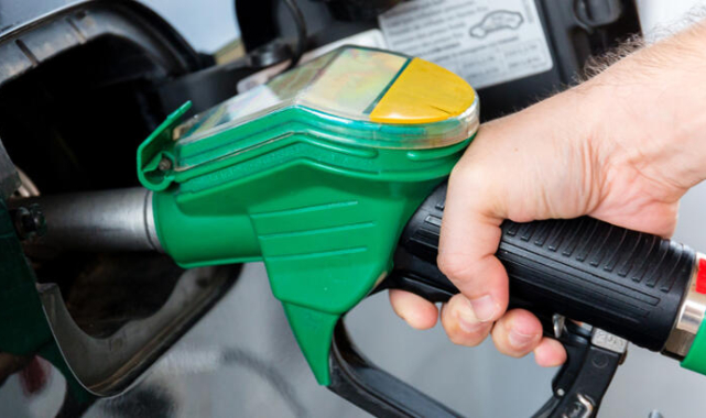 Benzine zam geldi