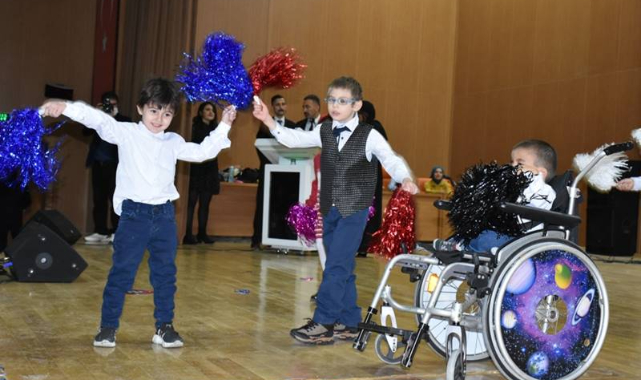 Engelleri Aşan Özel Öğrencilerden Muhteşem Sahne Performansı 