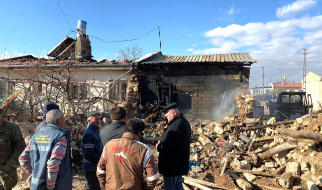 Taşkale köyünde evi yanan aile yardım bekliyor