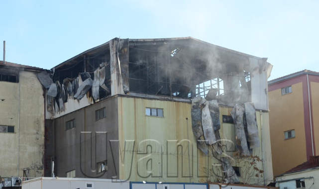 Karaman'da bisküvi fabrikasında çıkan yangında soğutma çalışmaları sürüyor