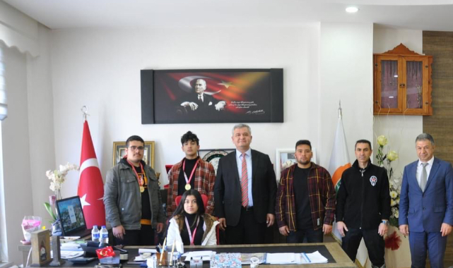Zorlu'dan gençlere destek