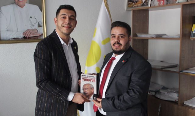 CHP'li Gençler Özgür Ve Adil Bir Türkiye İçin Yürüyüş Kitabını Tanıttı
