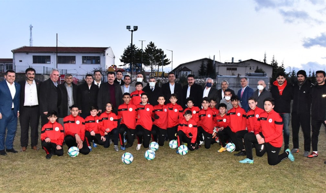 Futbolculara Malzeme Yardımı Yapıldı