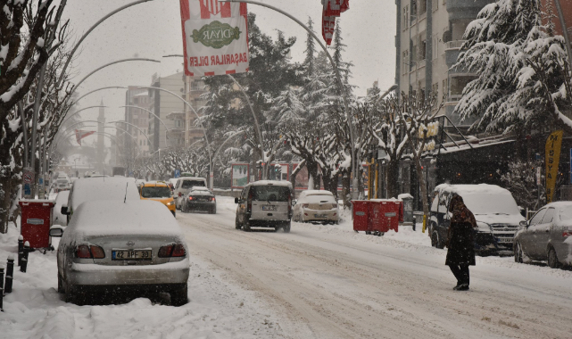 Karaman'da eğitime 1 günlük kar molası