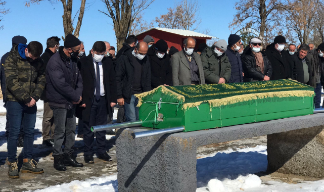 Kıbrıs gazisinin vefat eden annesi toprağa verildi