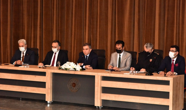 Vali Işık: "Yüz yüze eğitime devam etmek için elimizden geldiğince mücadele edeceğiz"