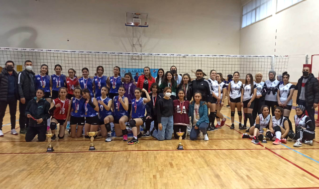 Voleybolda Spor Lisesi A Takımı Şampiyon Oldu