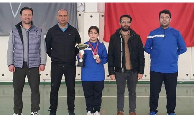 Badminton'da Çataldaş bir kez daha Türkiye Şampiyonu oldu