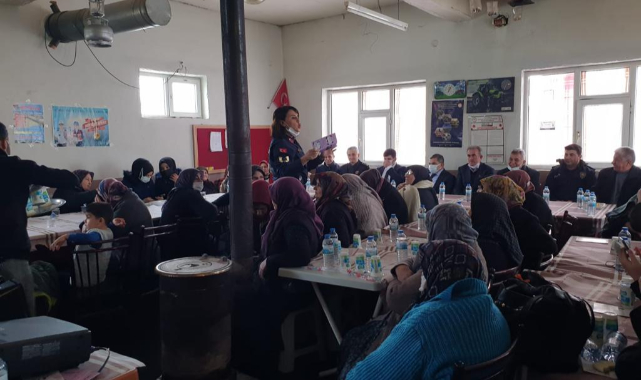 Karaman'da Kadınlar KADES Uygulaması Hakkında Bilgilendirildi