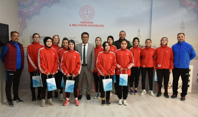 Karaman Spor Lisesi Kız Futsal Takımından İl Müdürü Çalışkan'a Ziyaret