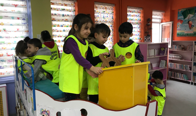 Minikler Kütüphane İle Tanıştı