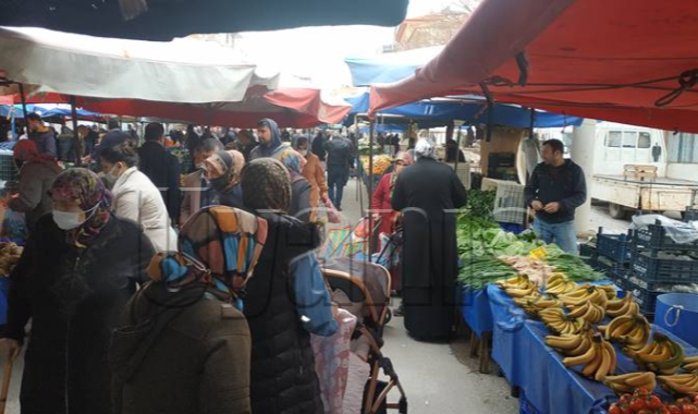 Semt Pazarında Vatandaşlar Pahalılıktan Satıcılar İse Ürün Bulamamaktan Şikâyetçi