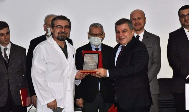 Vali Işık, "Fedakârca Görev Yapan Sağlık Çalışanlarımızın Tıp Bayramını Kutluyorum"