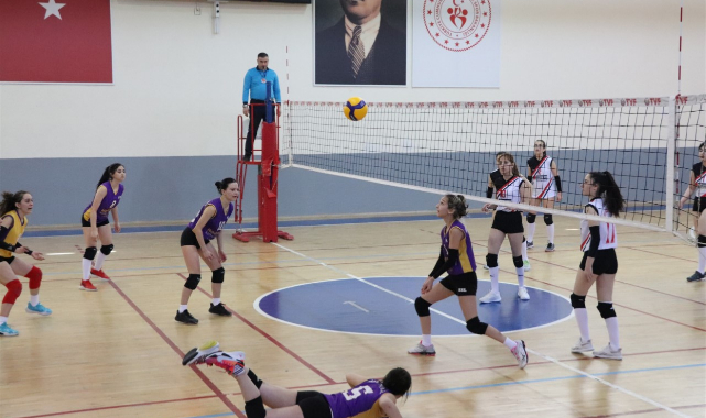 Filenin Yıldızları Karaman'da Sahnede!