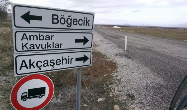 Hasar Gören Trafik Levhaları Yenileniyor