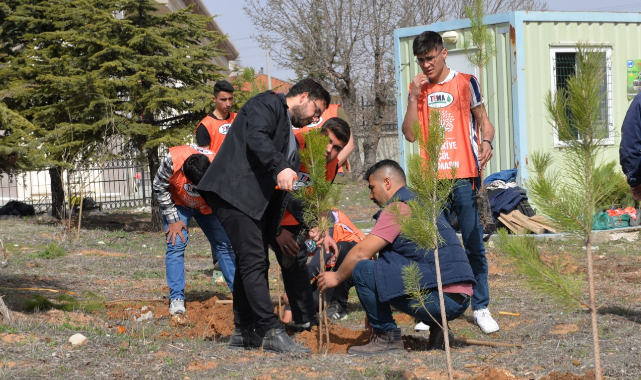 KMÜ'lü Öğrenciler Fidan Dikti