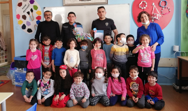 Polis Ağabeylerinden Minik öğrencilere Ziyaret