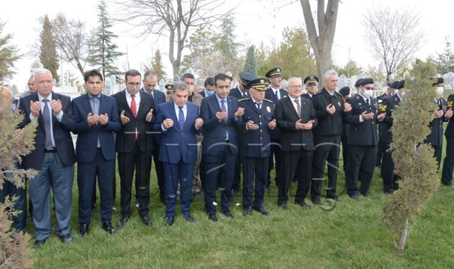 Polis Haftası'nda Şehitler Kabirleri Başında Anıldı