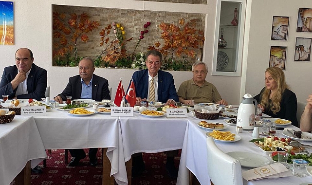 ADD BAŞKANI BOZKURT, KARAMAN BASINIYLA BULUŞTU: "Bu ülkenin gelişebilmesi için yeniden yurttaşının kölesi olan hukuk devletine dönmesi gerekiyor"