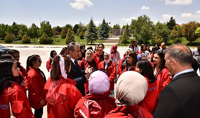 "AnadoluyuzBİZ" Projesi Öğrencilerinden Vali Akkoyun'a Ziyaret