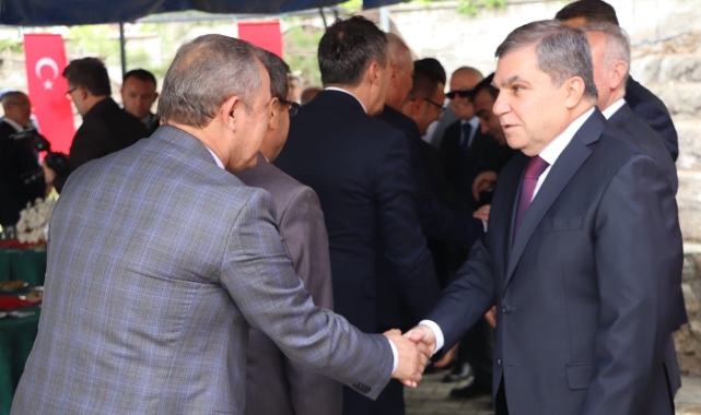 İslam Aleminde Ramazan Bayramı Sevinci Yaşanıyor
