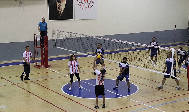 Kurumlar Arası Voleybol Maçlarında Heyecan Devam Ediyor