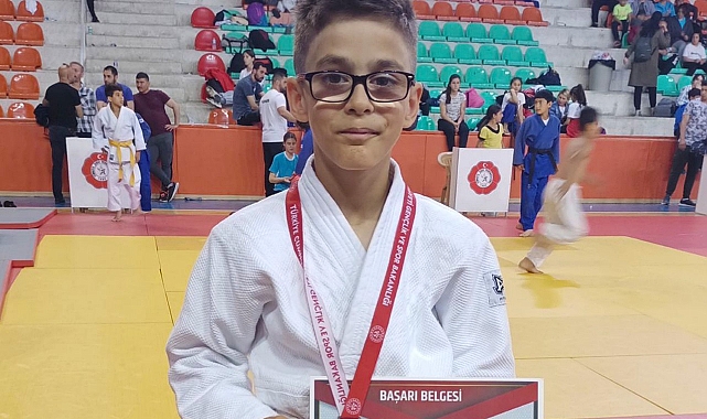 Melih Eren Kayış'tan Bronz Madalya