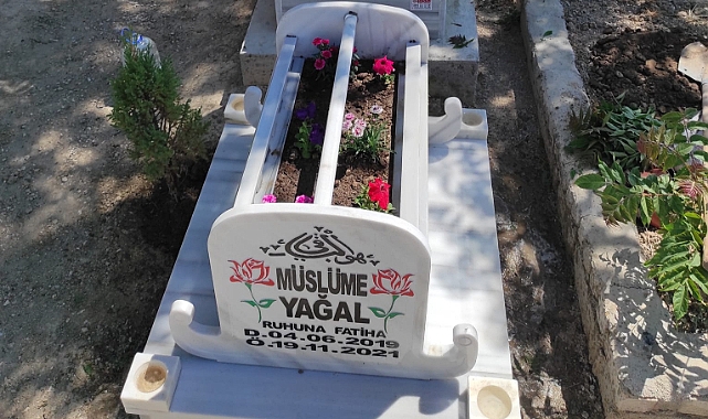 Müslüme Bebeğin mezarı çiçeklerle donatıldı